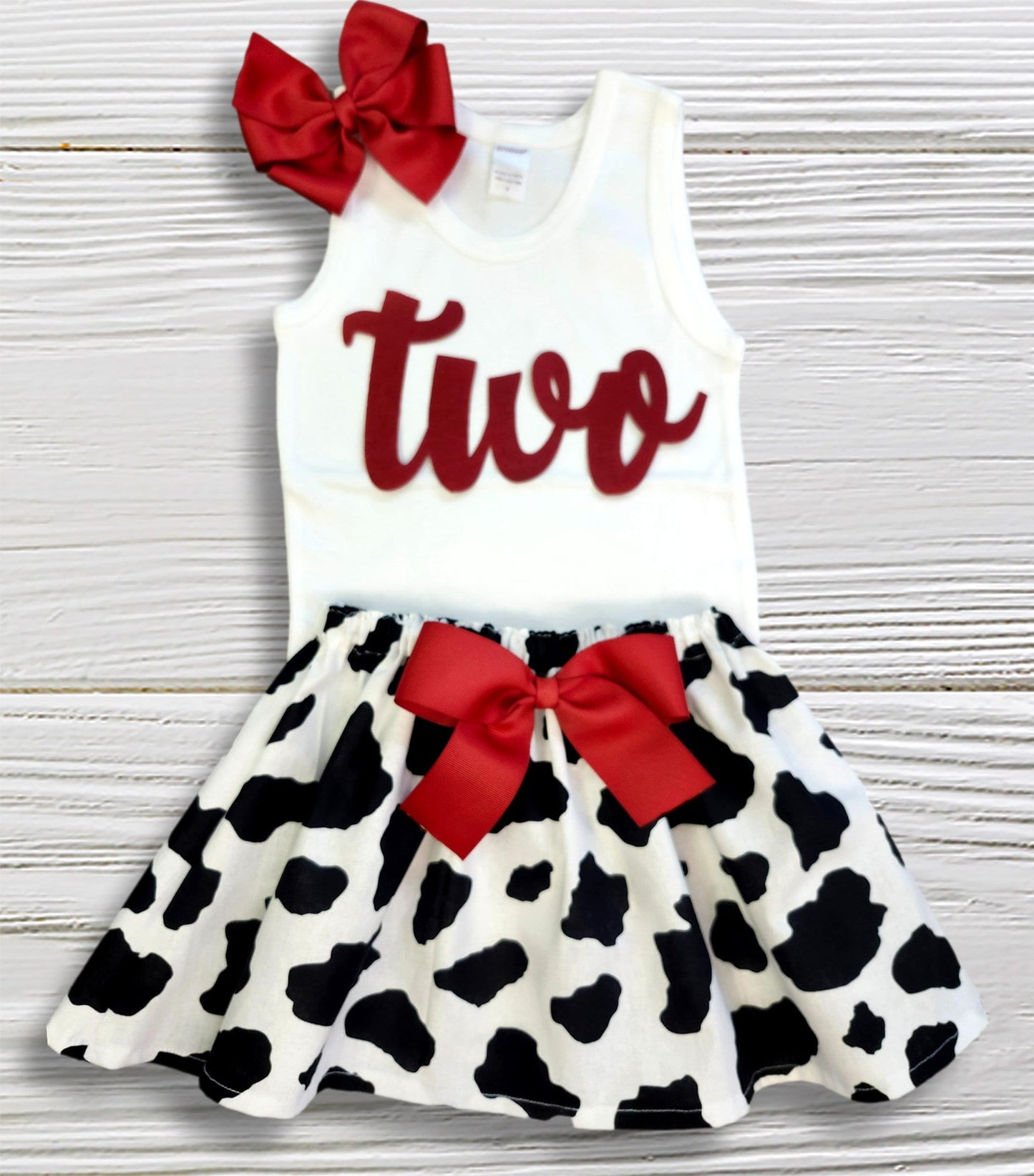 Cow girl birthday outfit, Cow skirt, Baby girl personalized age cow clothes set, Girls birthday outfit, Skirt Shirt cow outfit